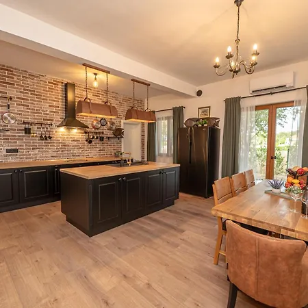 Pietro With A Heated Saltwater Pool * Zerava