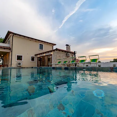 Pietro With A Heated Saltwater Pool