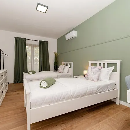 Pietro With A Heated Saltwater Pool Villa *