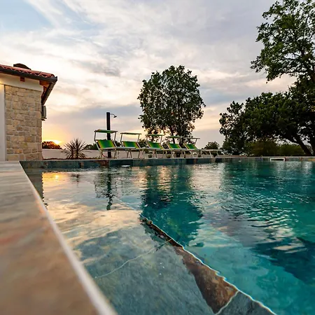 Villa Pietro With A Heated Saltwater Pool Zerava