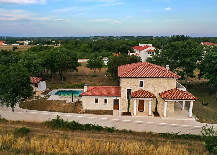 Villa Pietro With A Heated Saltwater Pool