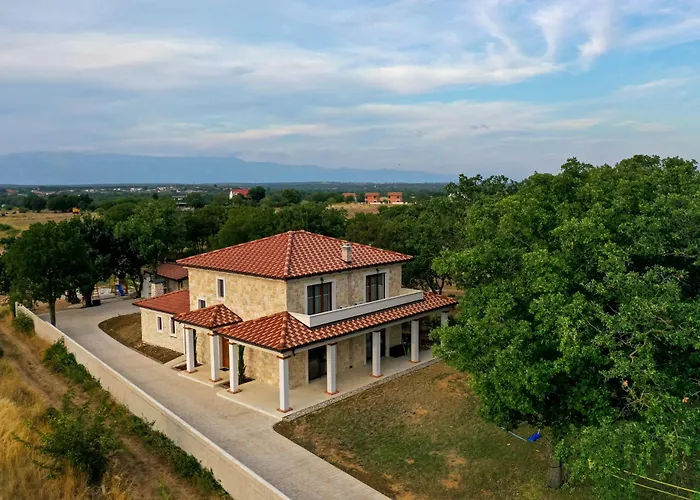 Pietro With A Heated Saltwater Pool Villa *