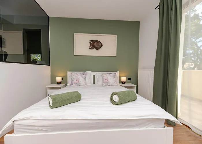 Pietro With A Heated Saltwater Pool Zerava