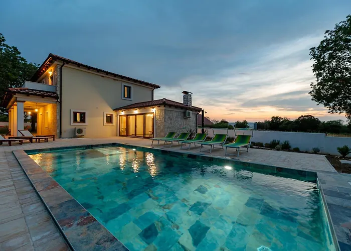 Pietro With A Heated Saltwater Pool