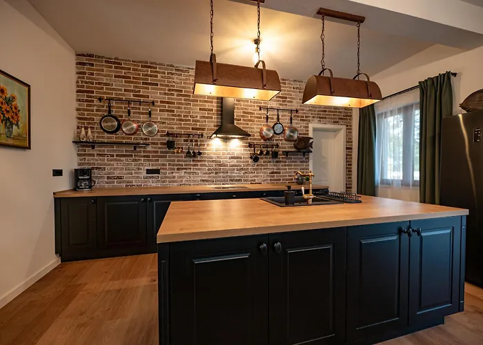 فيلة Pietro With A Heated Saltwater Pool Zerava