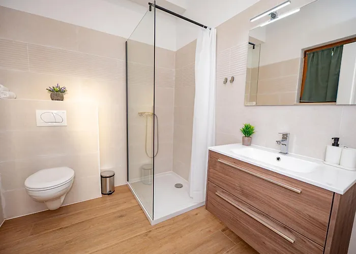 Pietro With A Heated Saltwater Pool * Zerava