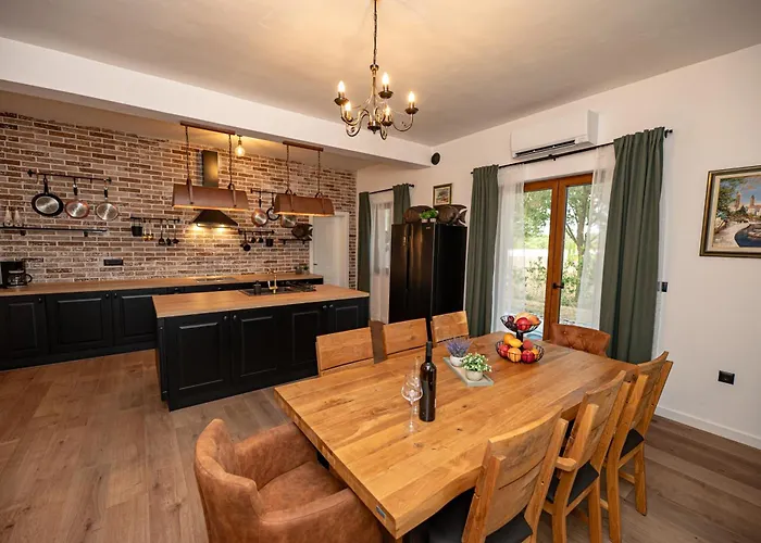 Pietro With A Heated Saltwater Pool * Zerava