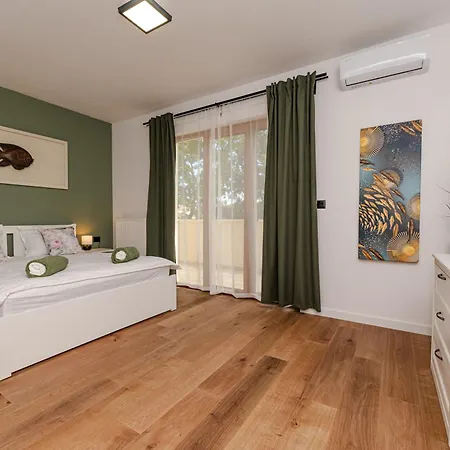 Pietro With A Heated Saltwater Pool Zerava