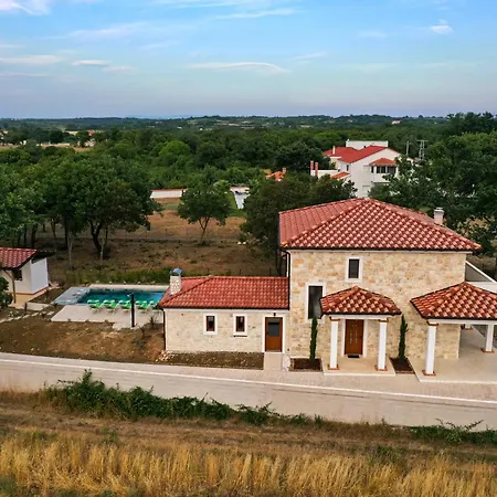 Villa Pietro With A Heated Saltwater Pool