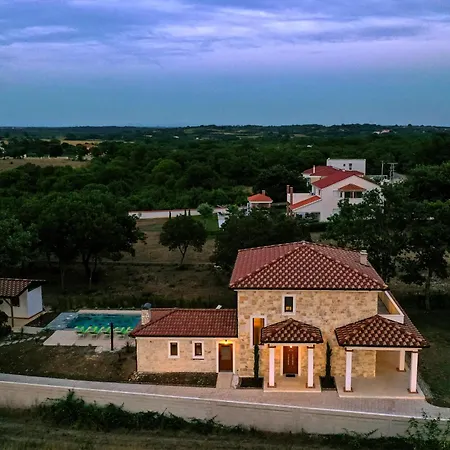 Pietro With A Heated Saltwater Pool Zerava