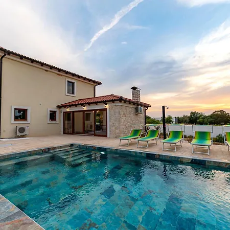 Villa Pietro With A Heated Saltwater Pool Zerava