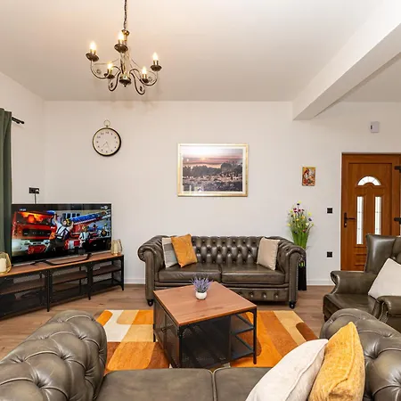 Villa Pietro With A Heated Saltwater Pool *