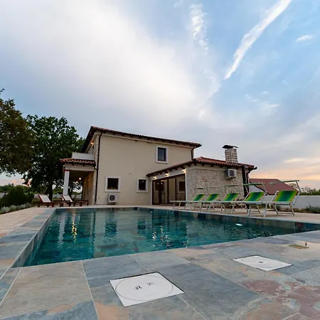 Pietro With A Heated Saltwater Pool Villa Zerava