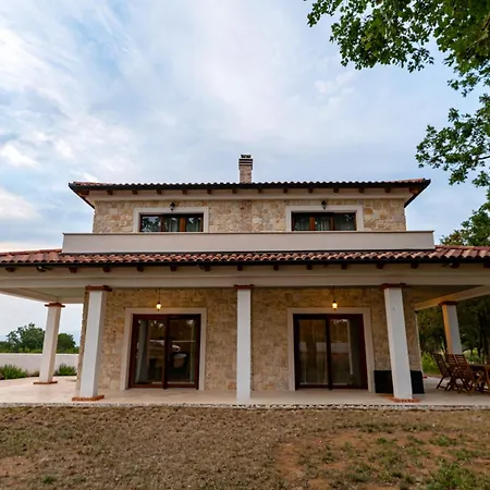 Villa Pietro With A Heated Saltwater Pool *