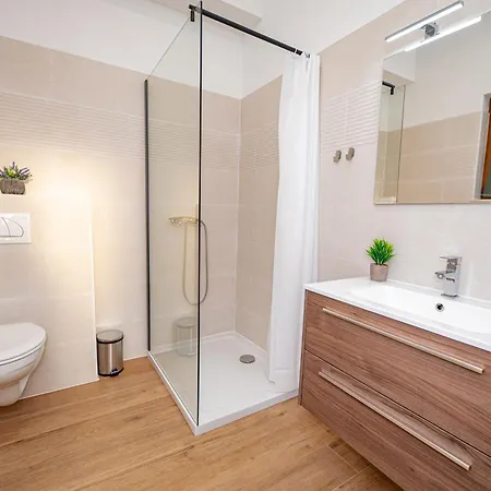 Pietro With A Heated Saltwater Pool * Zerava