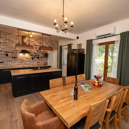 Pietro With A Heated Saltwater Pool * Zerava