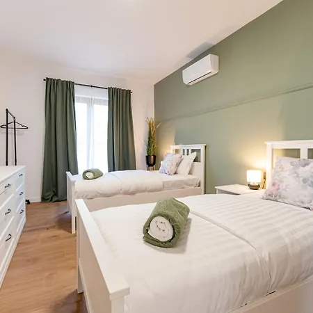 Pietro With A Heated Saltwater Pool * Zerava