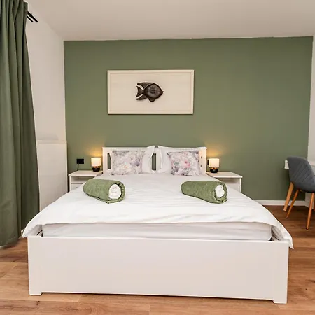 Pietro With A Heated Saltwater Pool Zerava