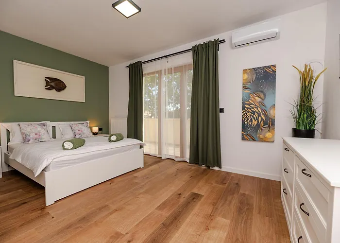 Pietro With A Heated Saltwater Pool Zerava