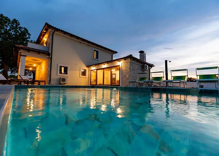 Pietro With A Heated Saltwater Pool * Zerava