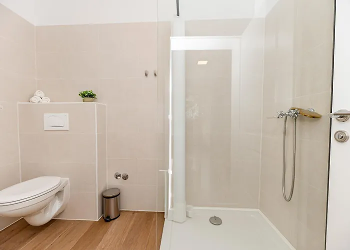 Pietro With A Heated Saltwater Pool * Zerava