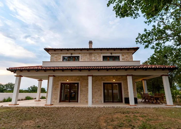 Villa Pietro With A Heated Saltwater Pool *