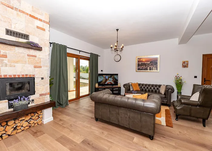 Villa Pietro With A Heated Saltwater Pool *